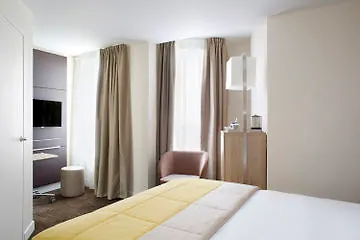 酒店 巴黎大街共和广场宜必思酒店 3*