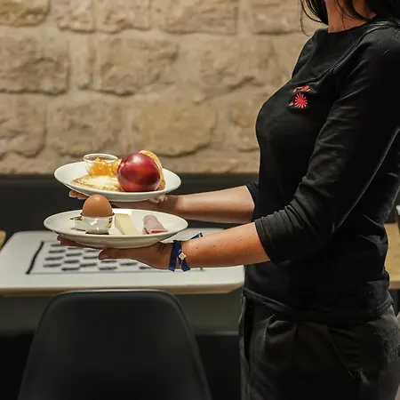 Ibis Avenue De La Republique Hotel 3*