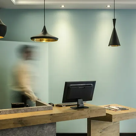 Ibis Avenue De La Republique Paříž